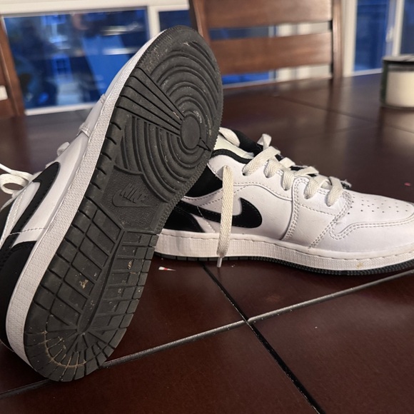 Nike Kids' Grade School Air Jordan 1 Basketball Shoes - Picture 6 of 8